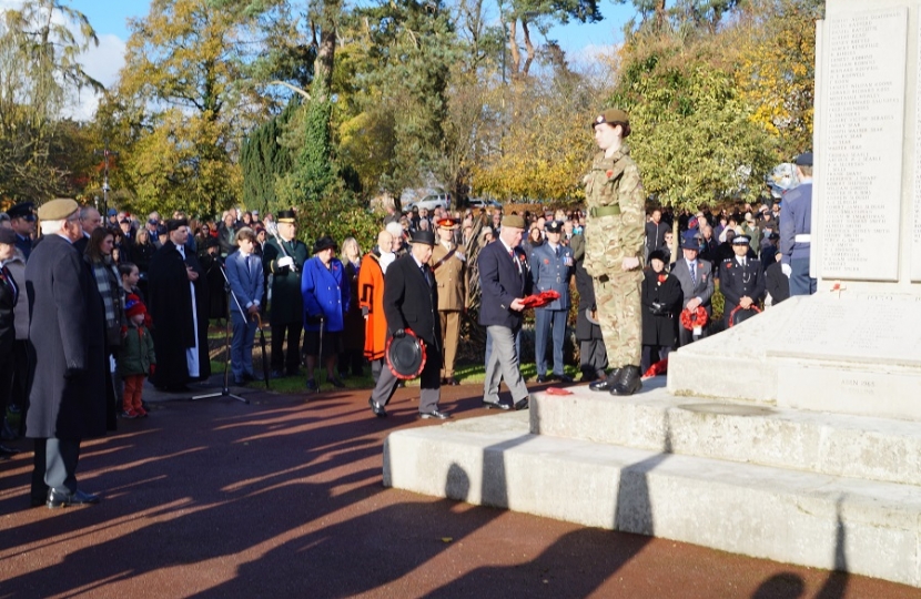 Sir Mike lays a wreath at the War Memorial in Boxmoor