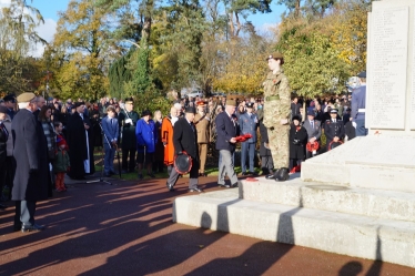Sir Mike lays a wreath at the War Memorial in Boxmoor